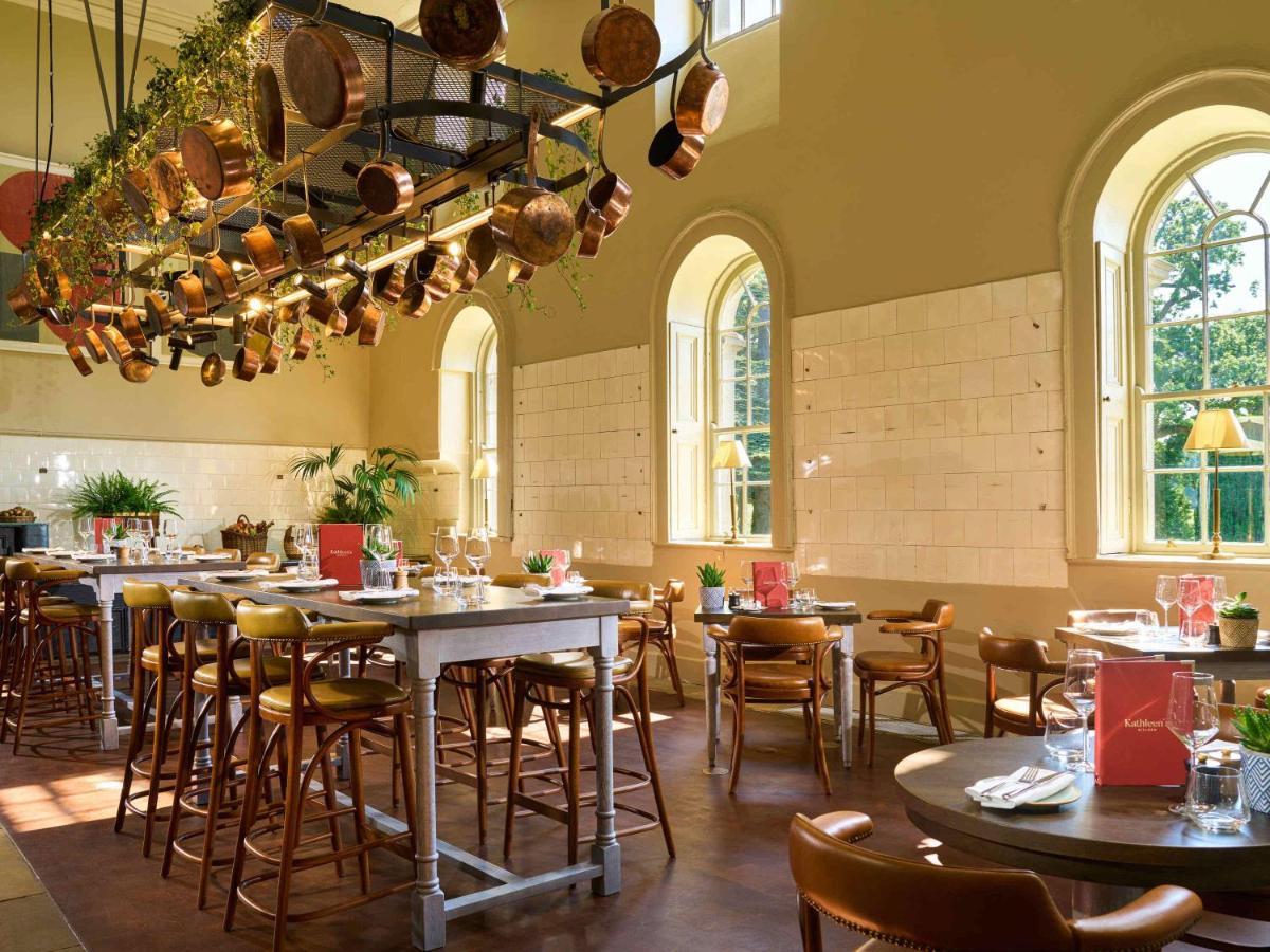 โรงแรมคาร์ลตันเฮาส์ เมย์นูท ภายนอก รูปภาพ The interior of the restaurant