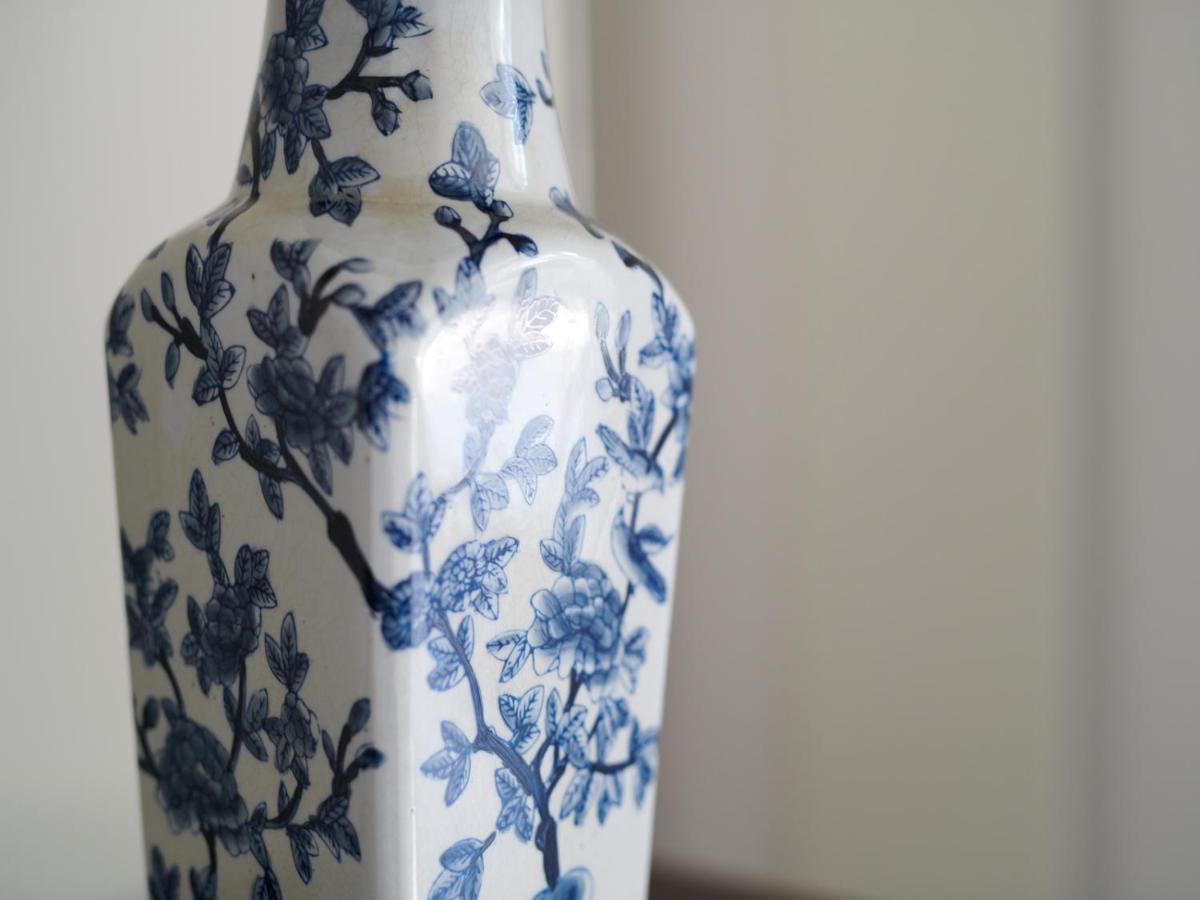โรงแรมคาร์ลตันเฮาส์ เมย์นูท ภายนอก รูปภาพ A Delft vase