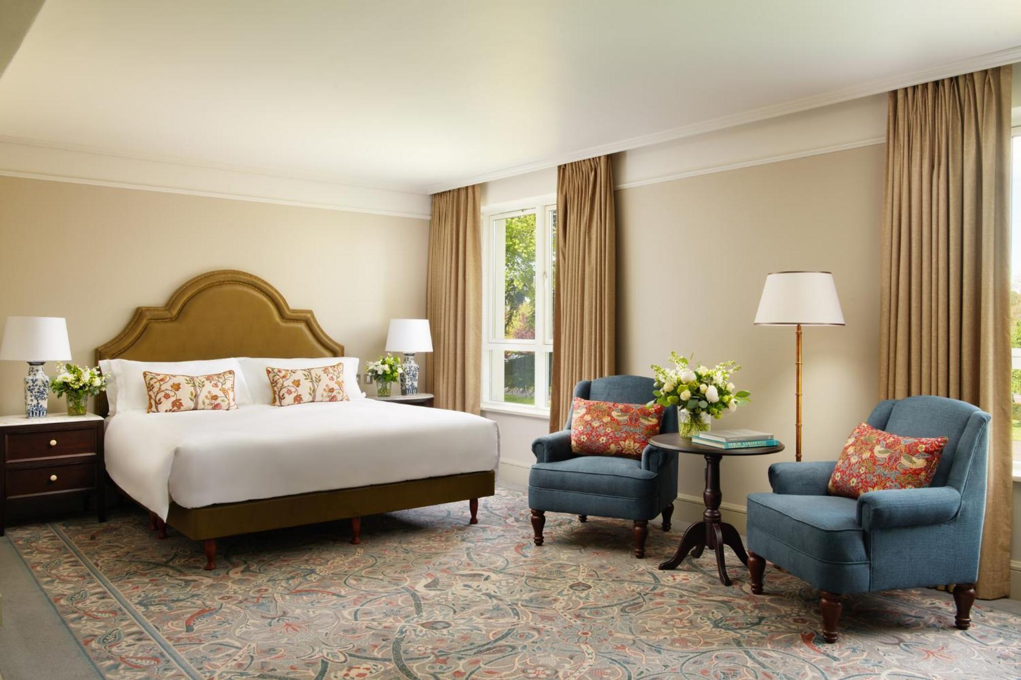 โรงแรมคาร์ลตันเฮาส์ เมย์นูท ภายนอก รูปภาพ A bedroom at the hotel
